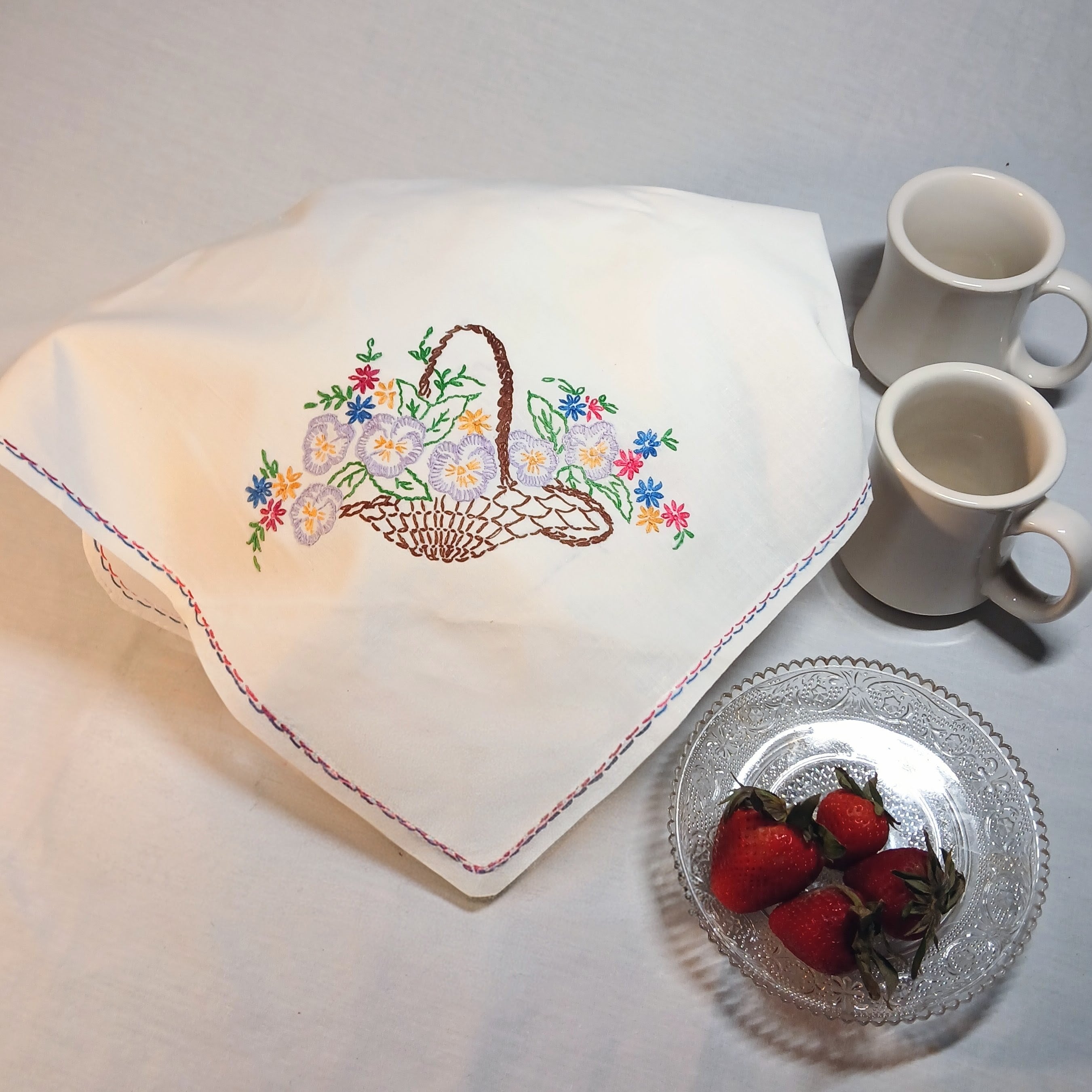 Vintage Hand Embroidered Basket Liner / Bread Cover