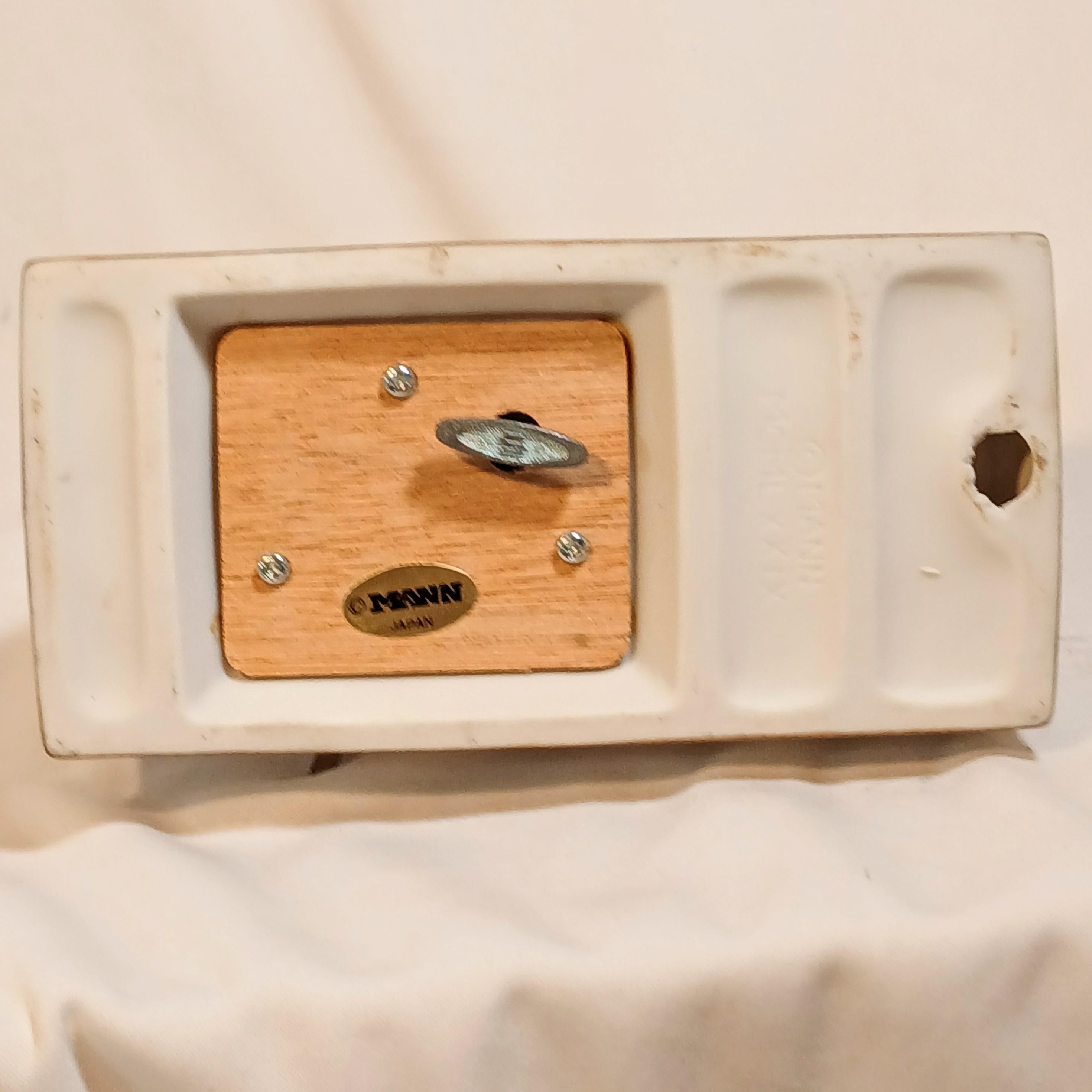 Vintage Music Box by Seymour Mann - 1979 - "Impossible Dream"