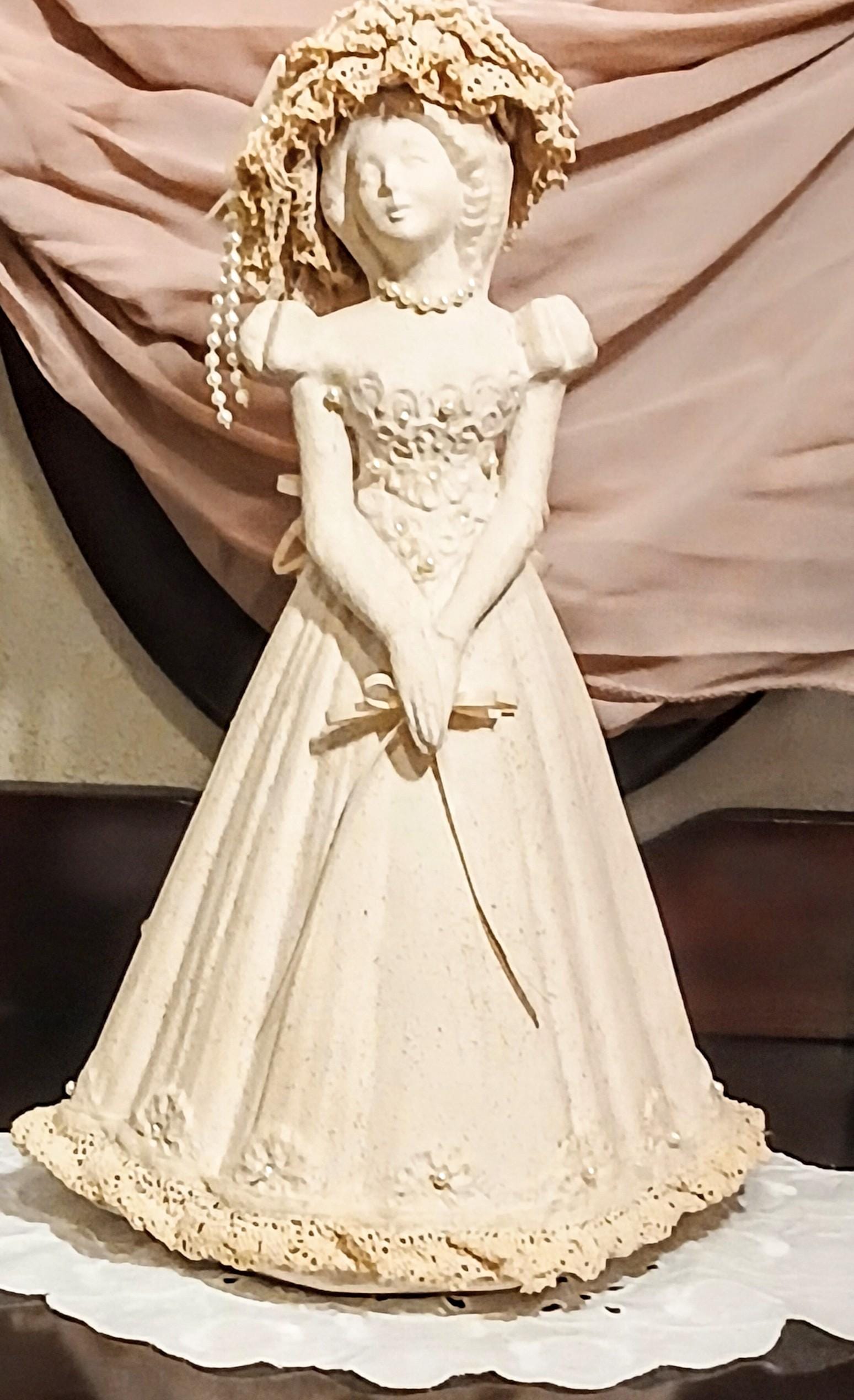 Vintage Victorian Lady Statue - Romantic Decor 1990