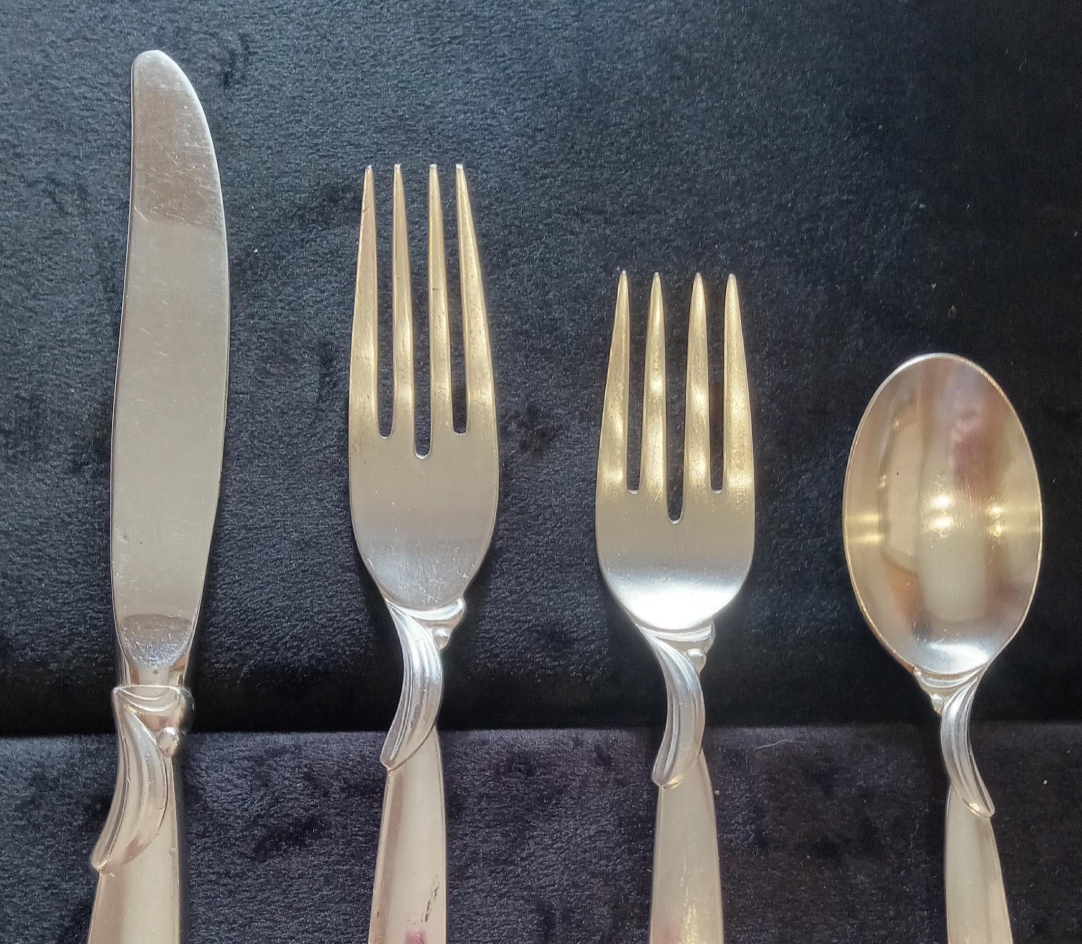 Vintage Silverware - 1847 Rogers Brothers  - 26 Piece Set